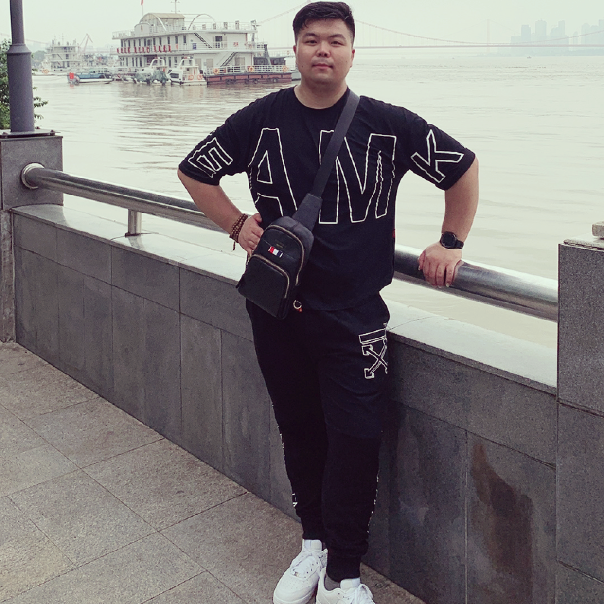 龙传的人的照片