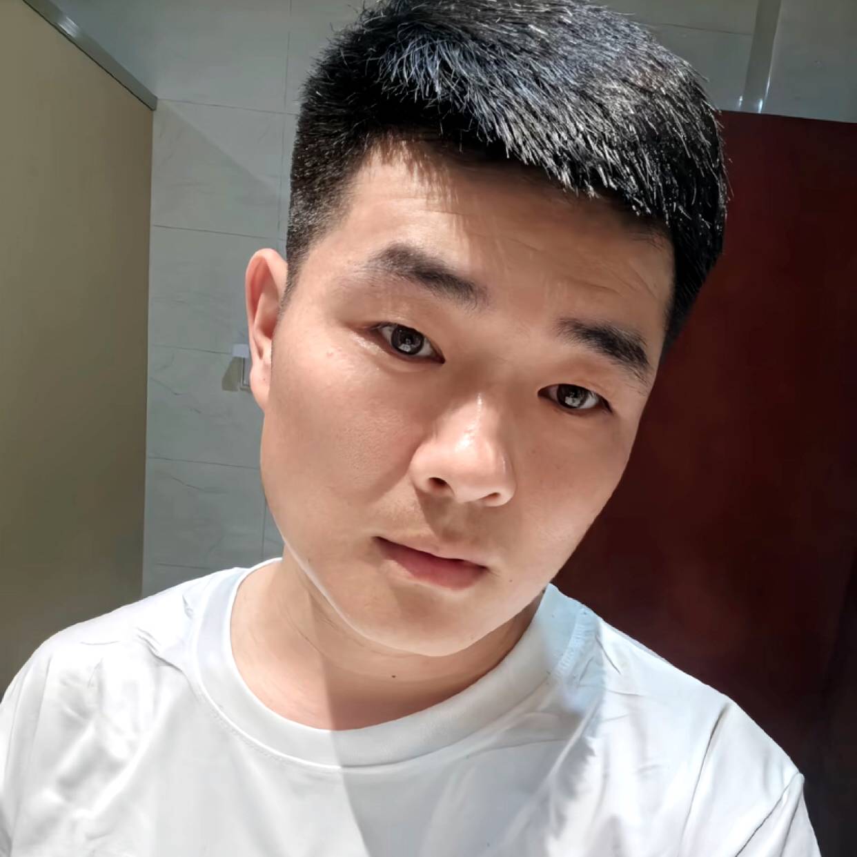 我是运营，自己人的照片