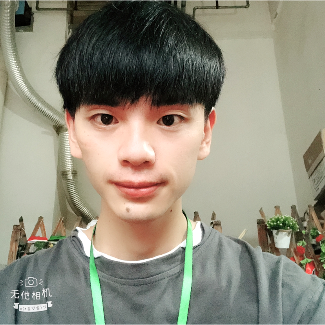 无辜有滑板的照片