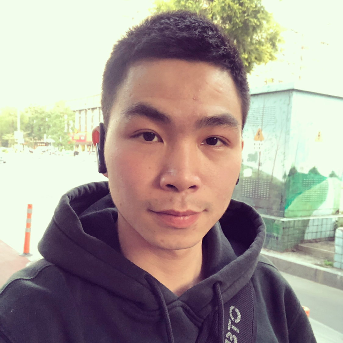 大叔用震动的照片