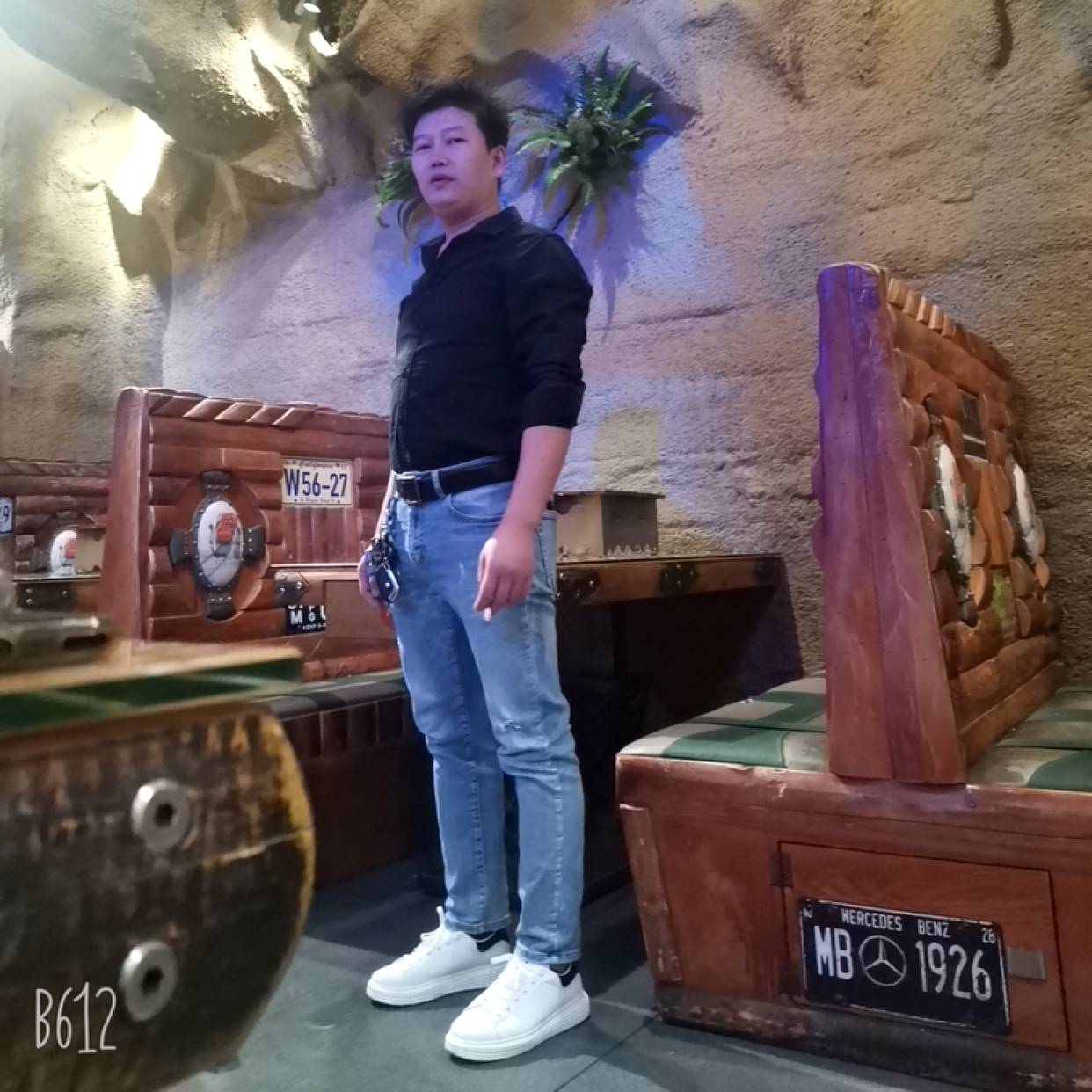 花瓣凝眸一个人的照片