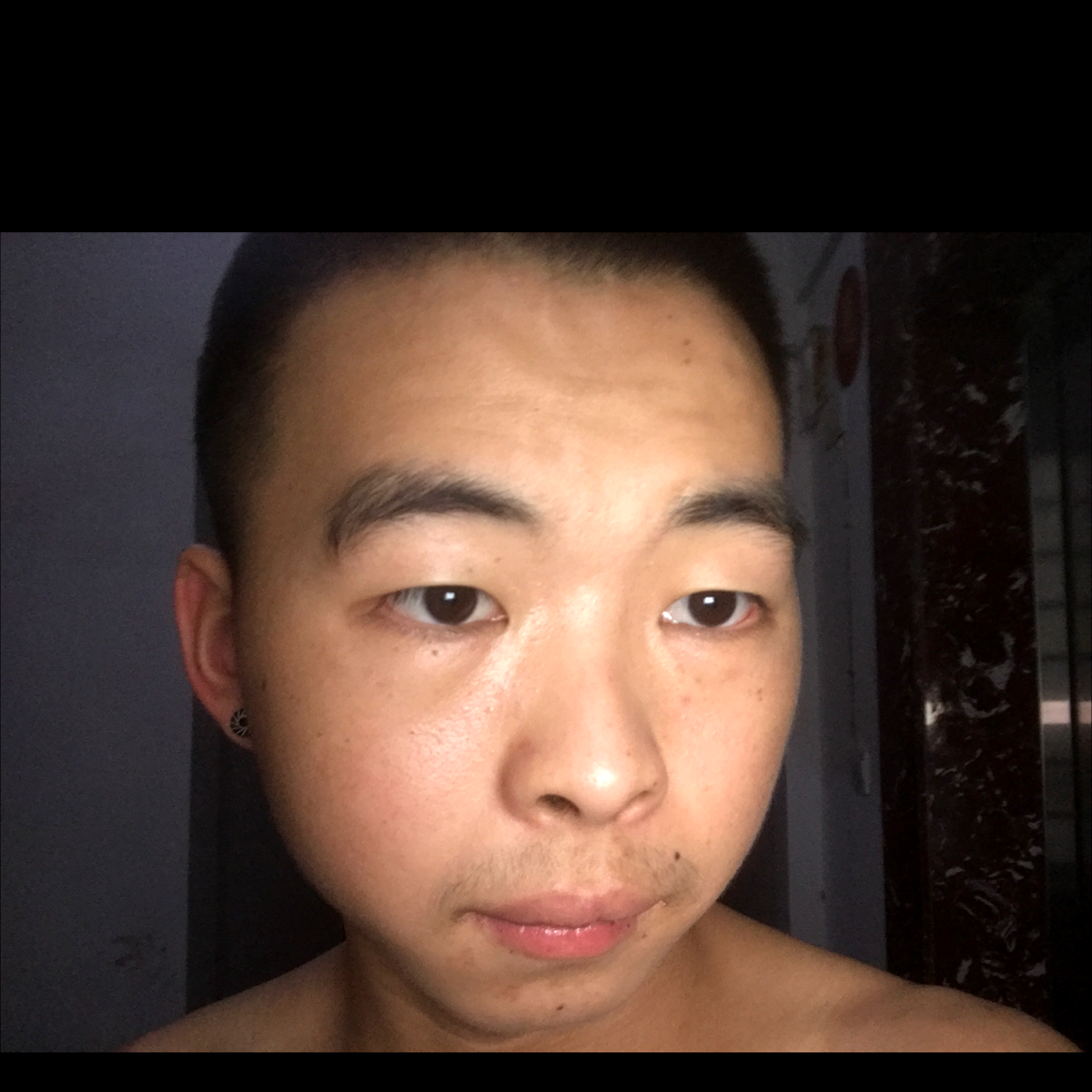 坚强闻宝贝的照片