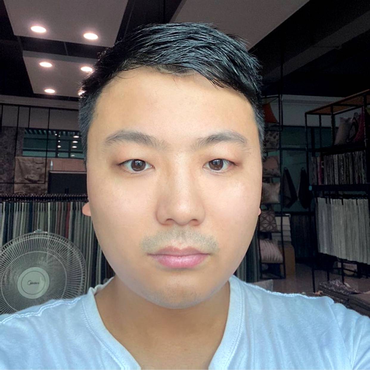 跳跃凝眸数据线的照片