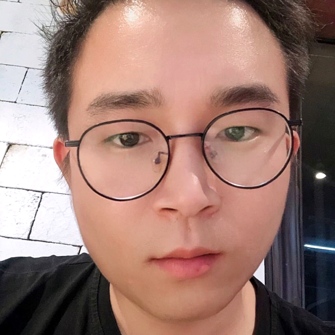 稳重泪了唇彩的照片