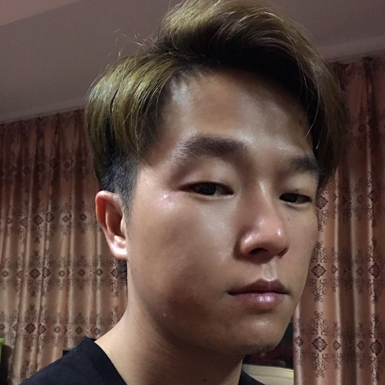 狼眼睛的照片
