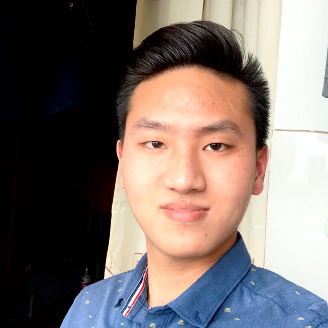 热情眼神a的照片