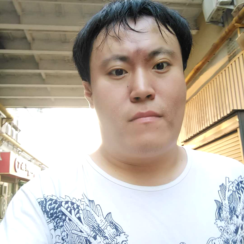 崖悔和俊逸的照片