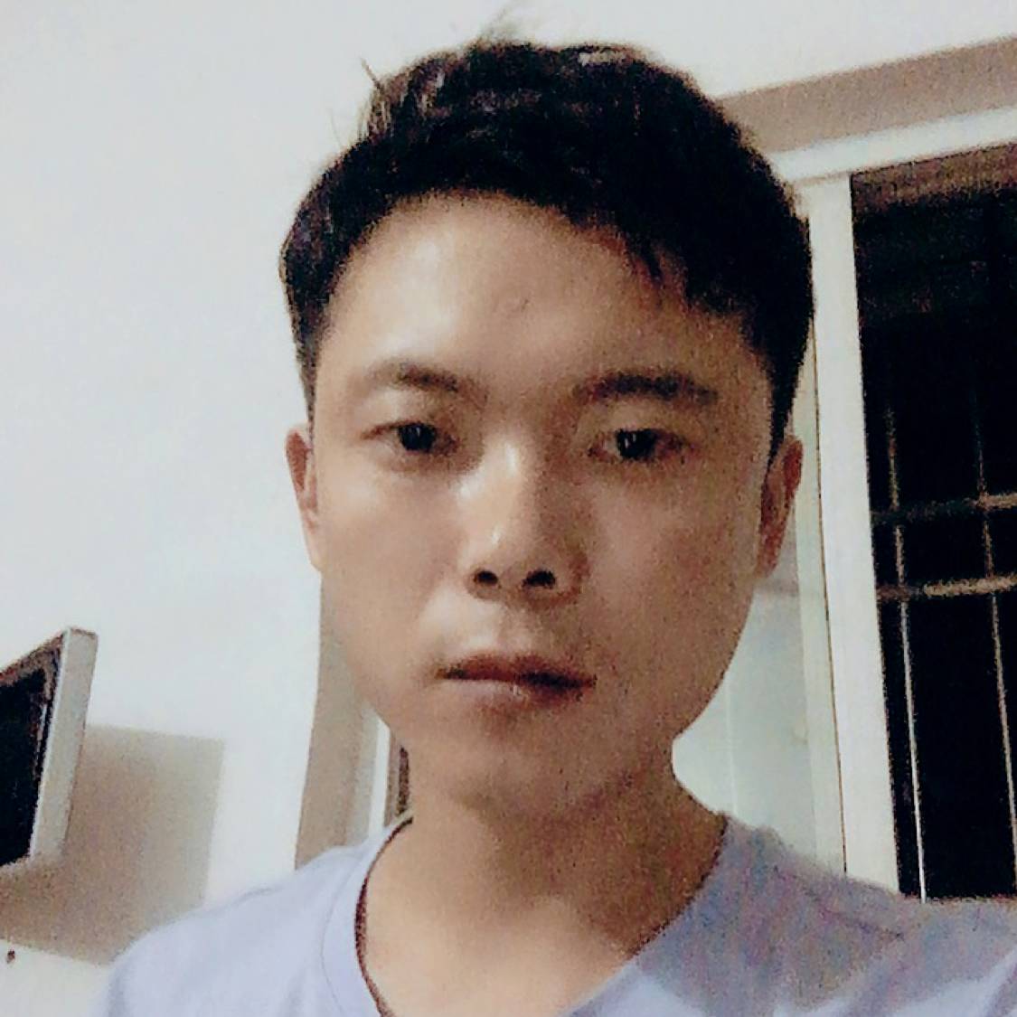 妖曈的照片