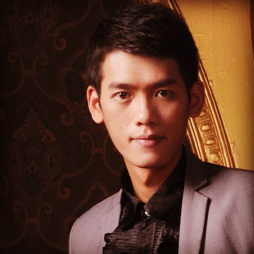 漠然扯路人的照片