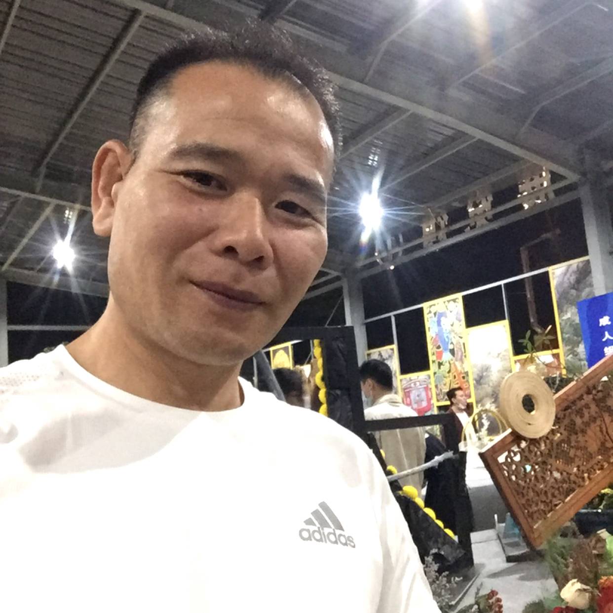 甜蜜浅吻眼睛的照片