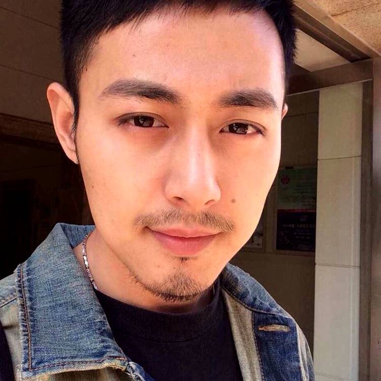 水里的空气的照片
