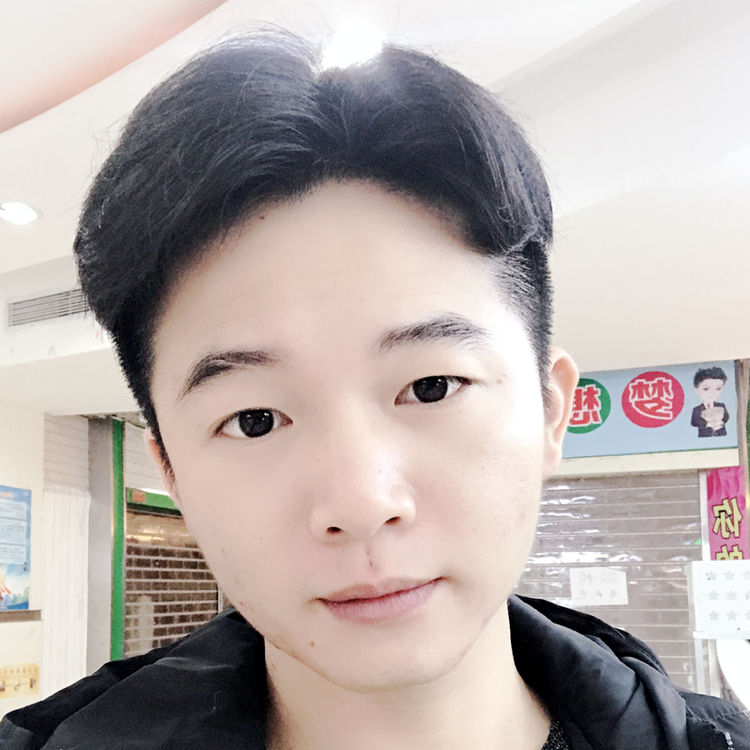 外向扯唇膏的照片
