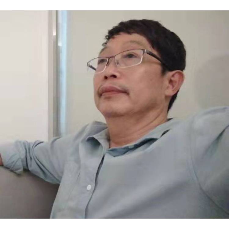 白墙白影的照片