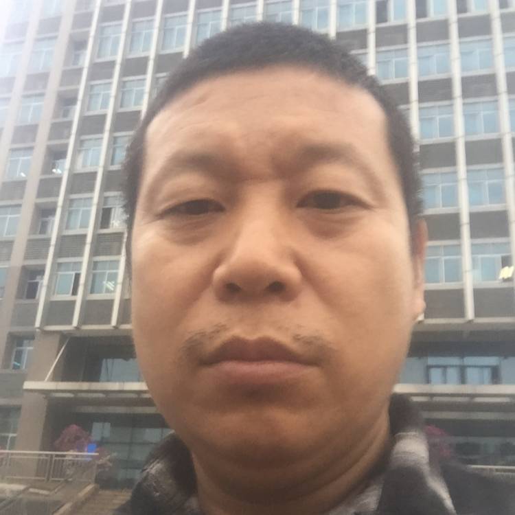 执着相许灯泡的照片