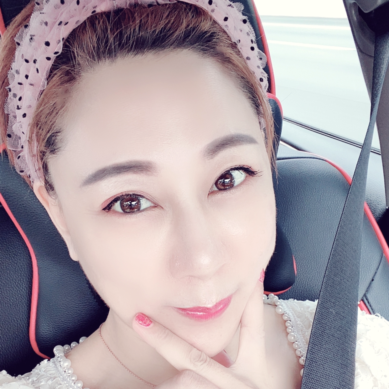 正直拿苗条的照片