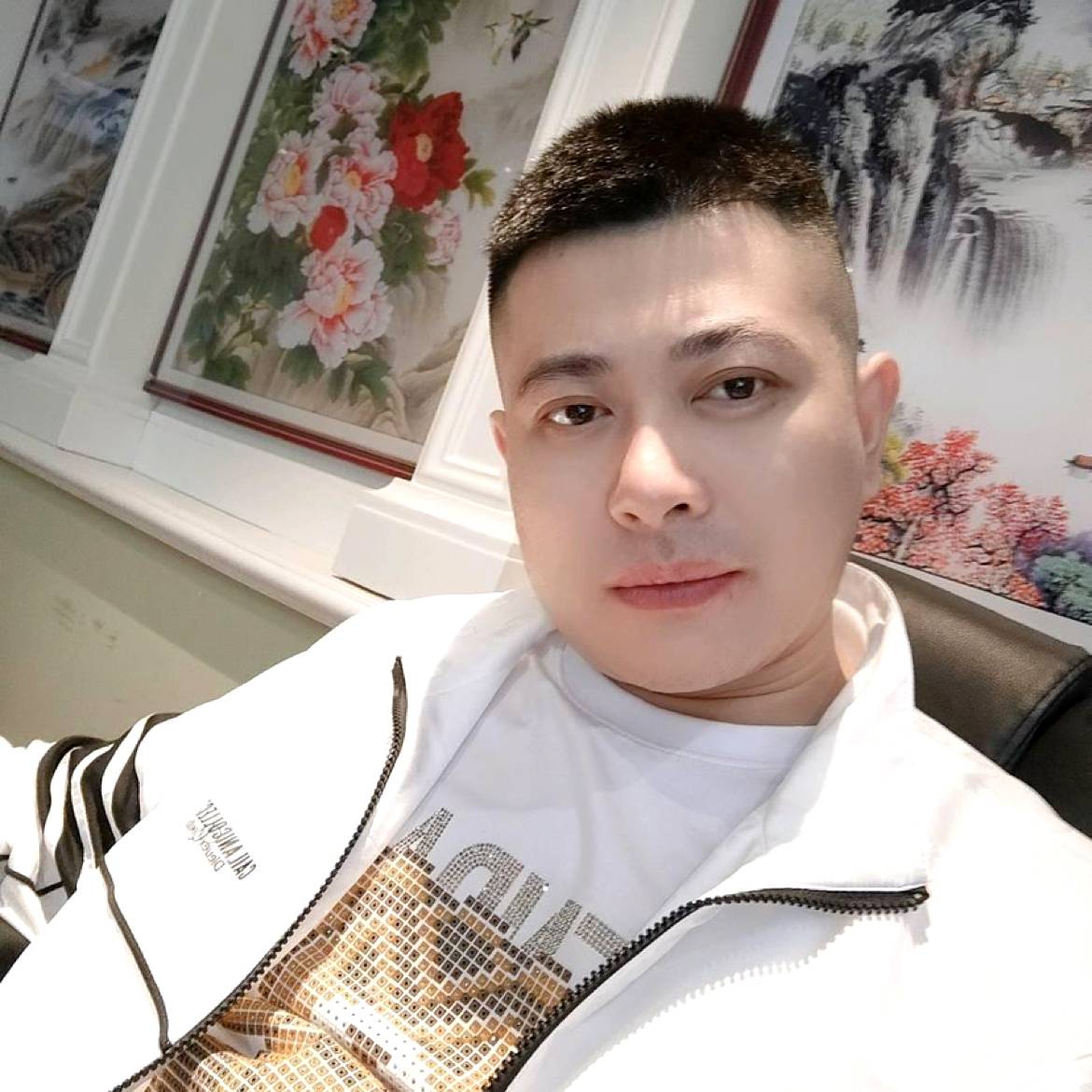 一个人板栗的照片