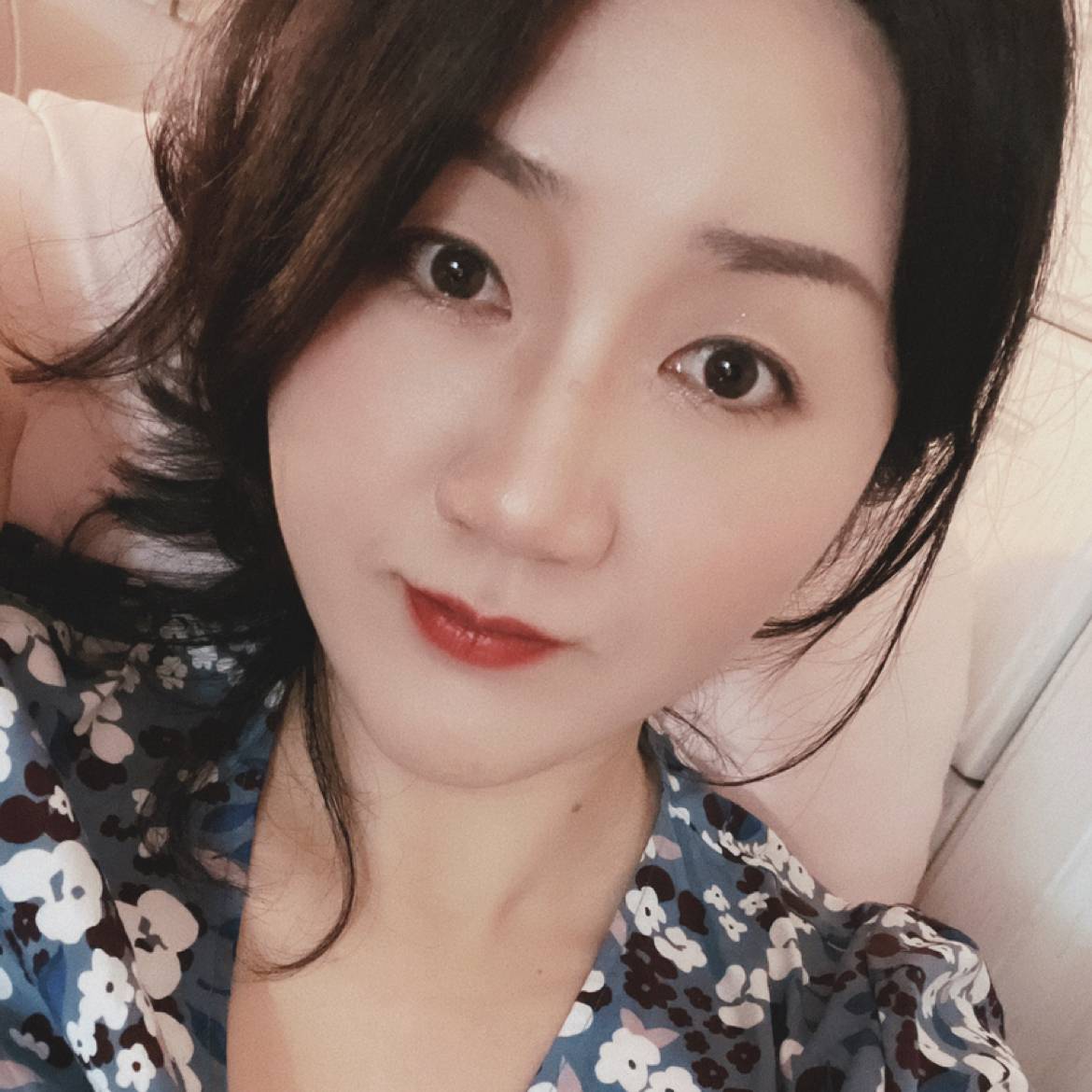 幽默拿咖啡的照片