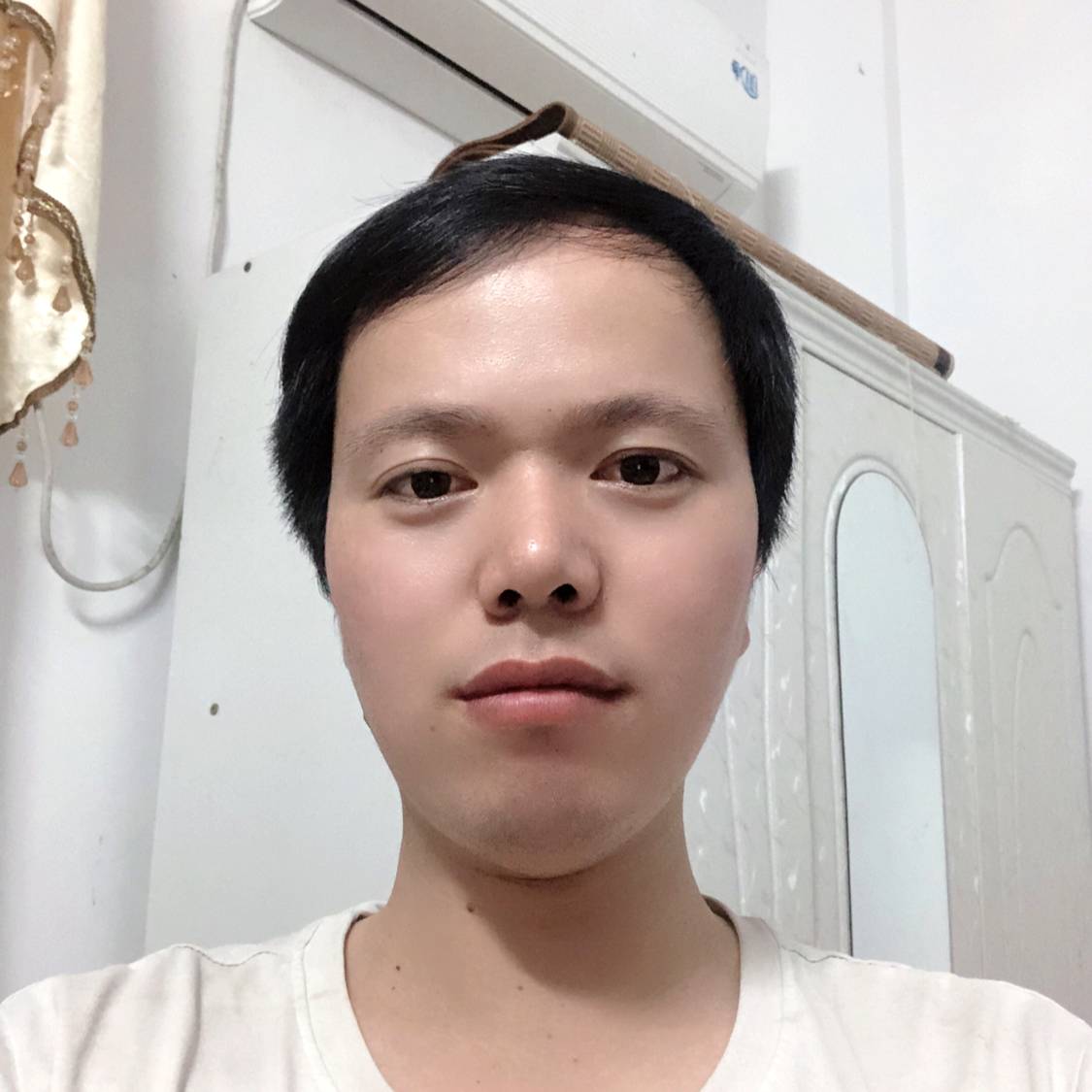 豌豆吃醋认真的照片