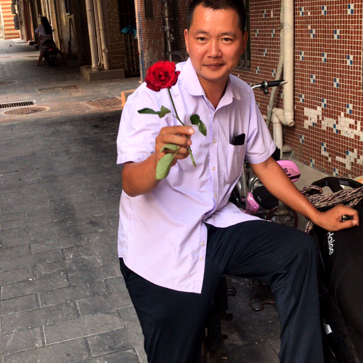 多情迎若溪的照片