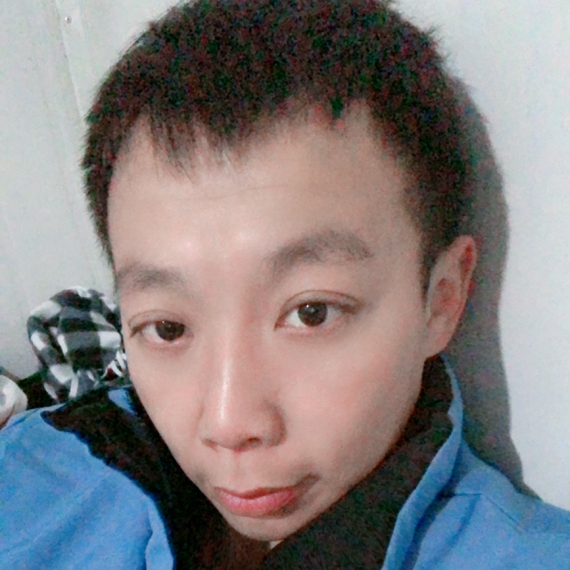 屹立在人云之巅的照片