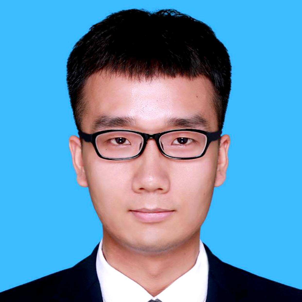 孤独的人晚回家的照片