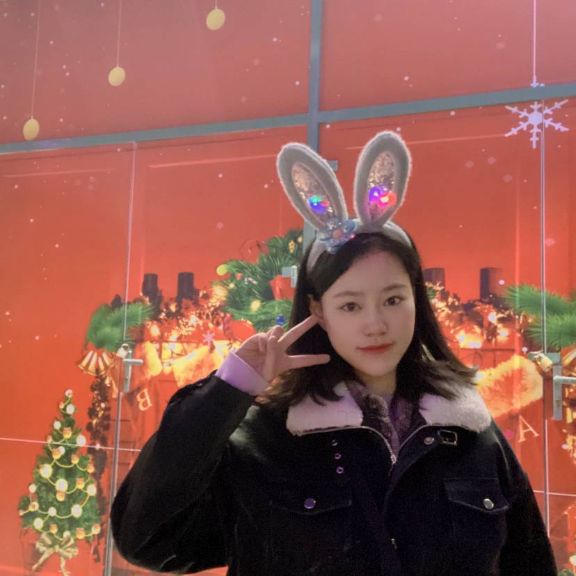 带珍珠耳环的少女的照片