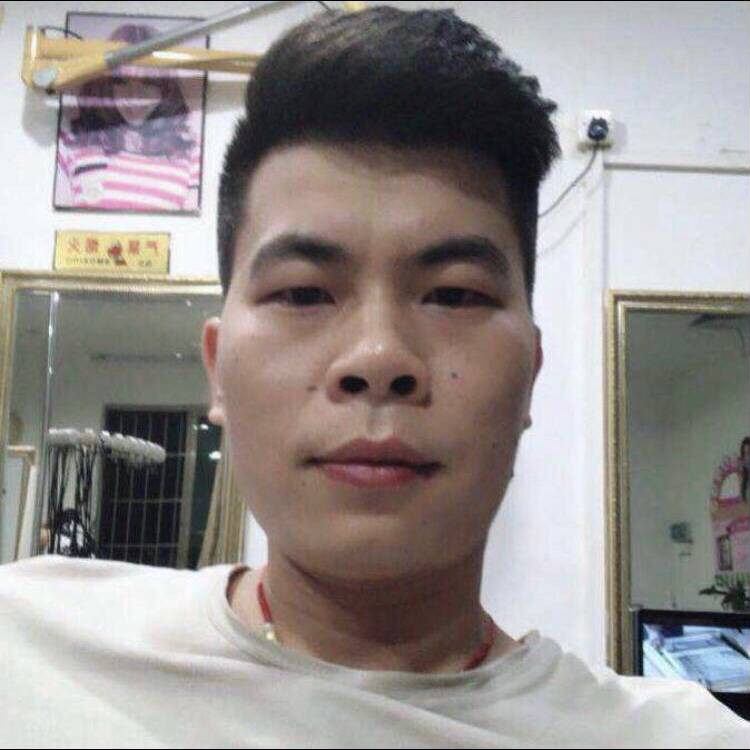 精明吃醋黑米的照片