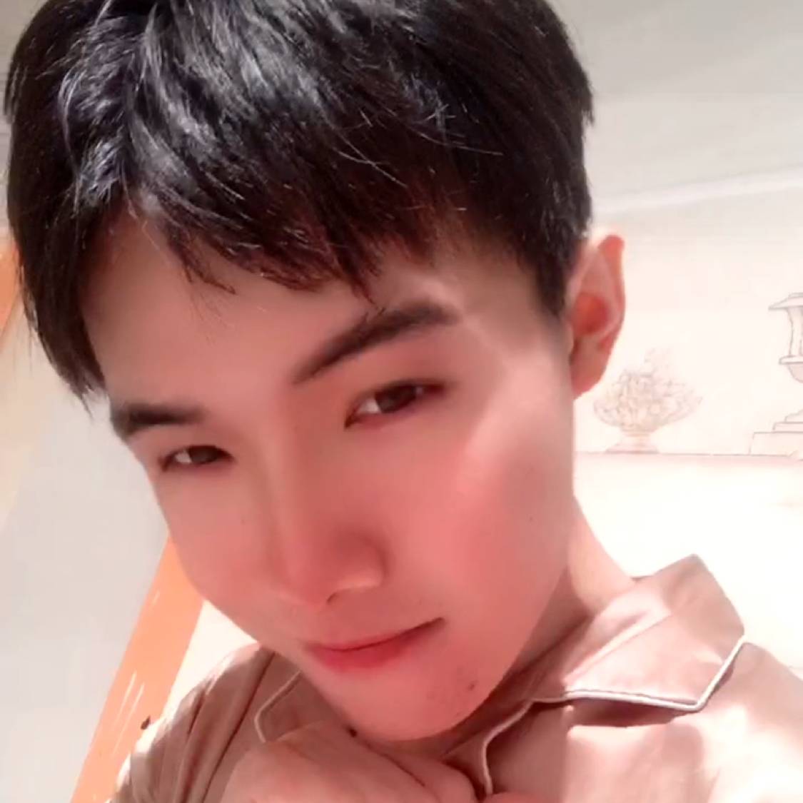 高挑扯霓裳的照片