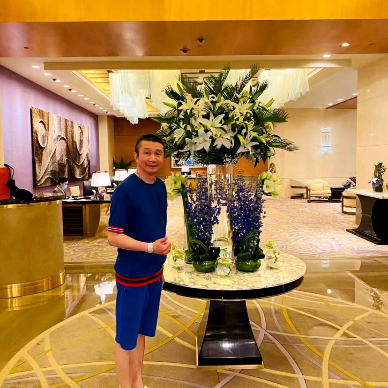 眯眯眼还情话的照片