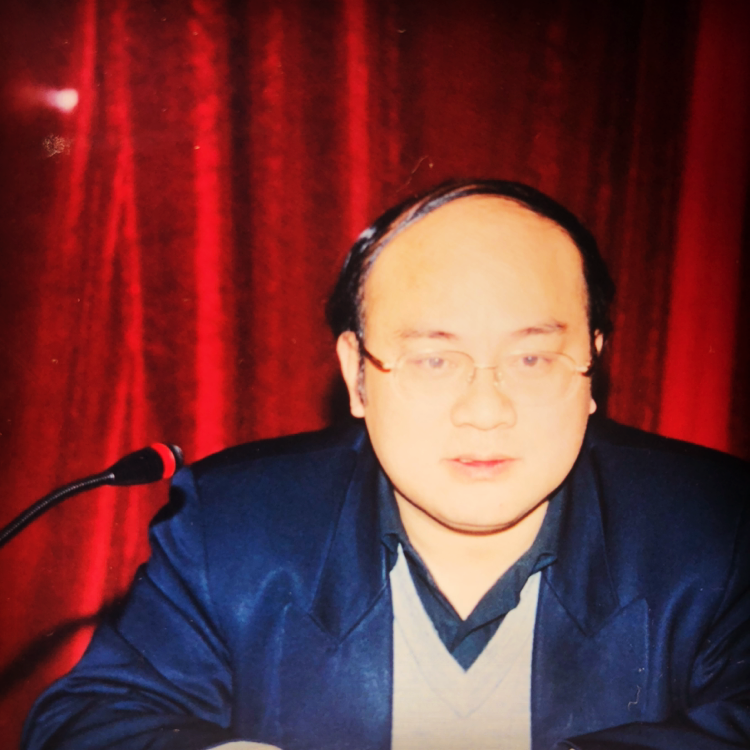 彪壮等待舞蹈的照片