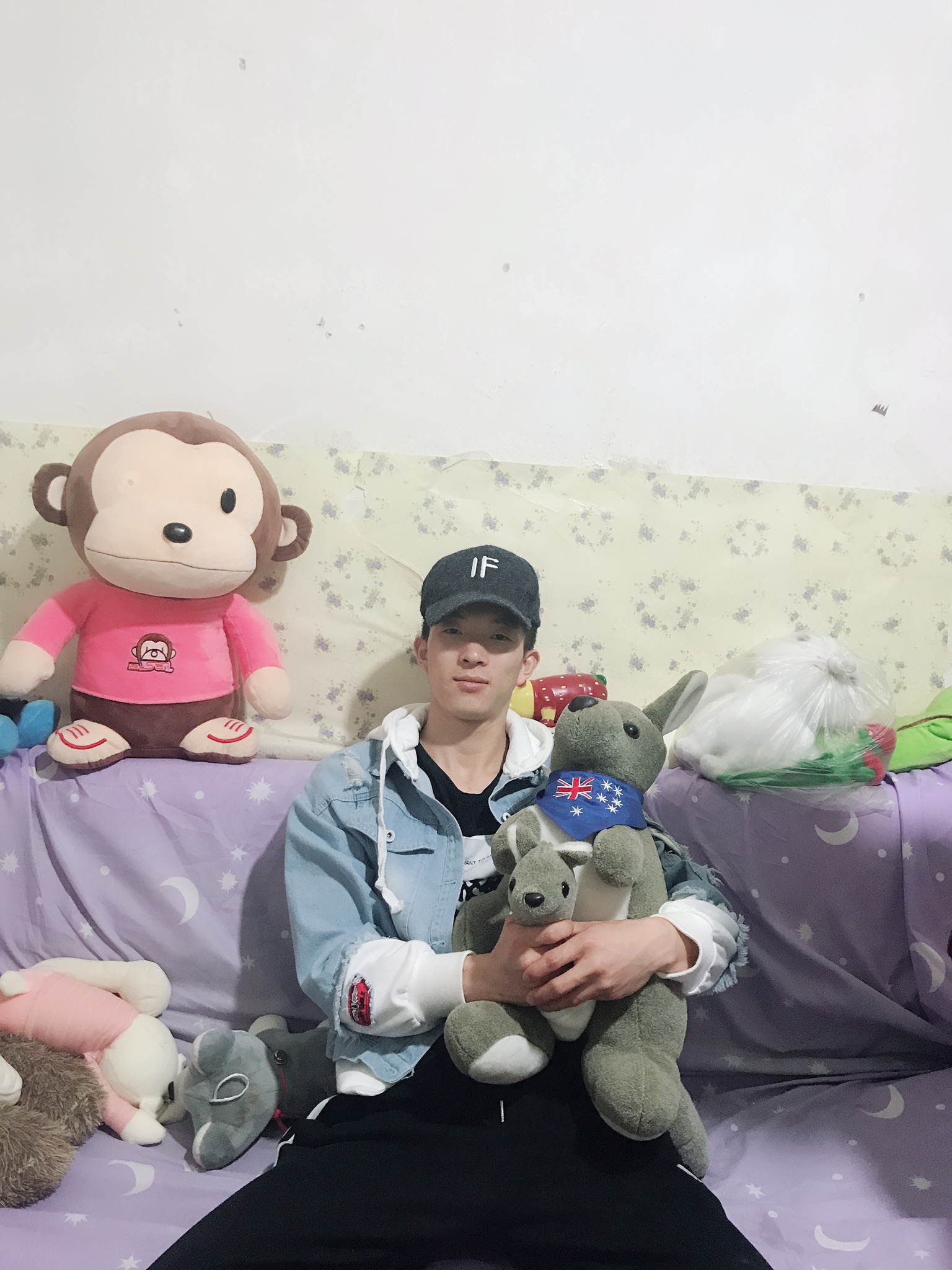 牵着乌龟去散步的照片
