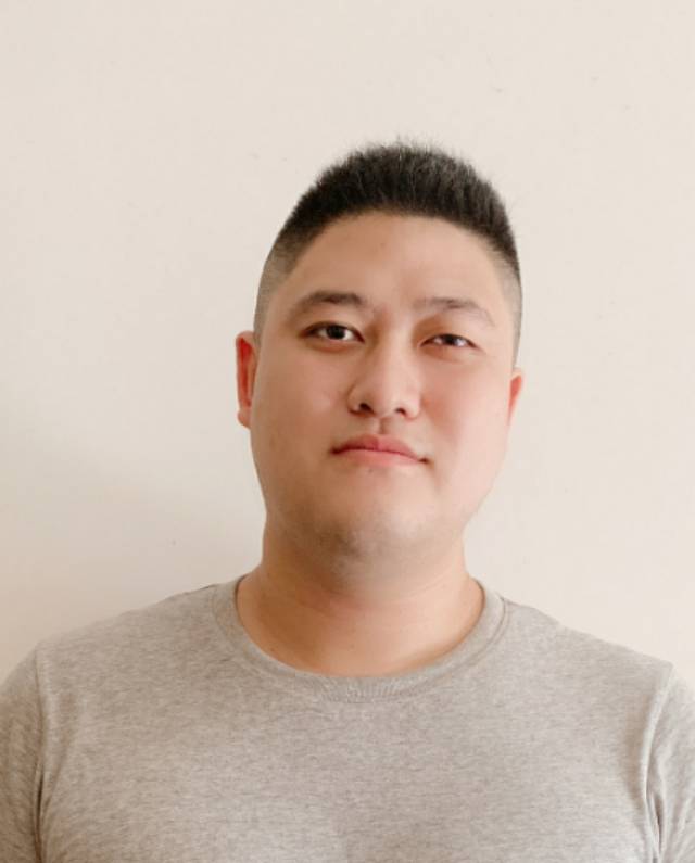 黄蹙额的照片