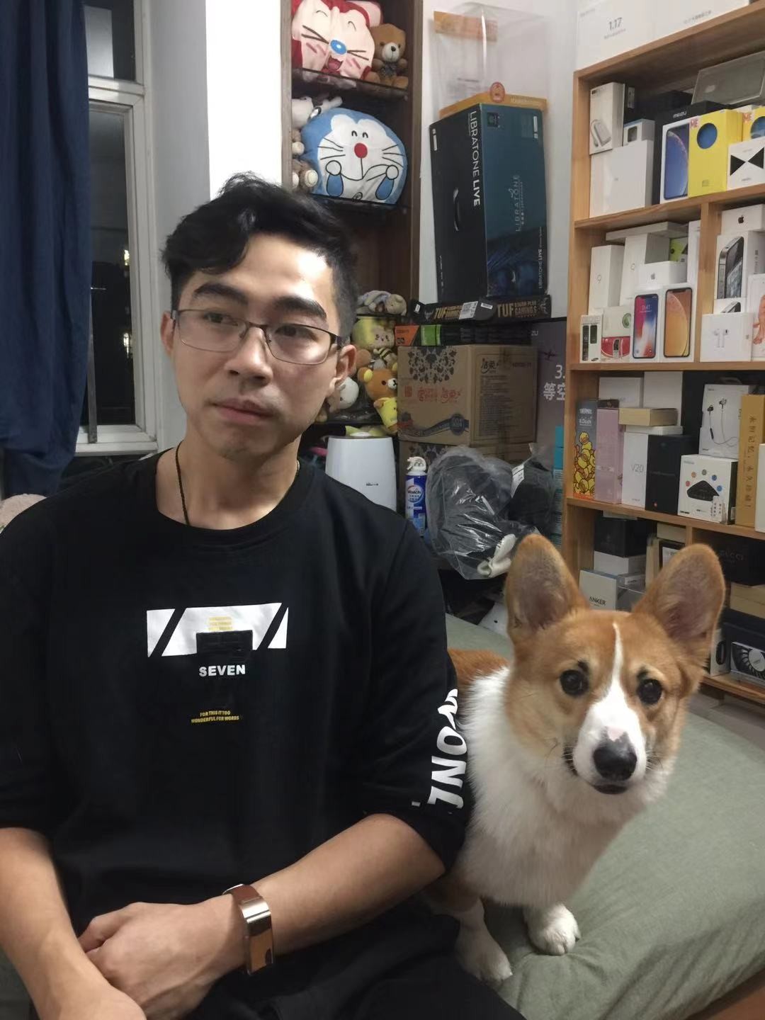 想待在角落的照片