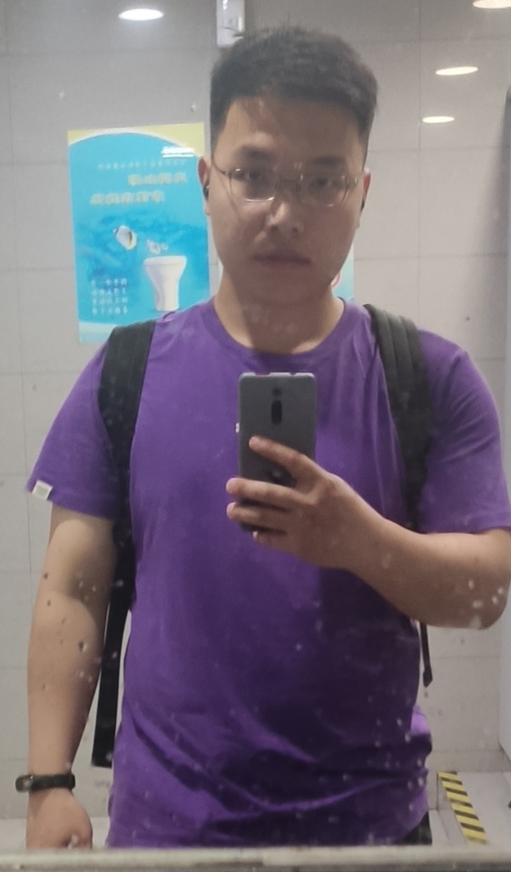 熬夜退役选手的照片