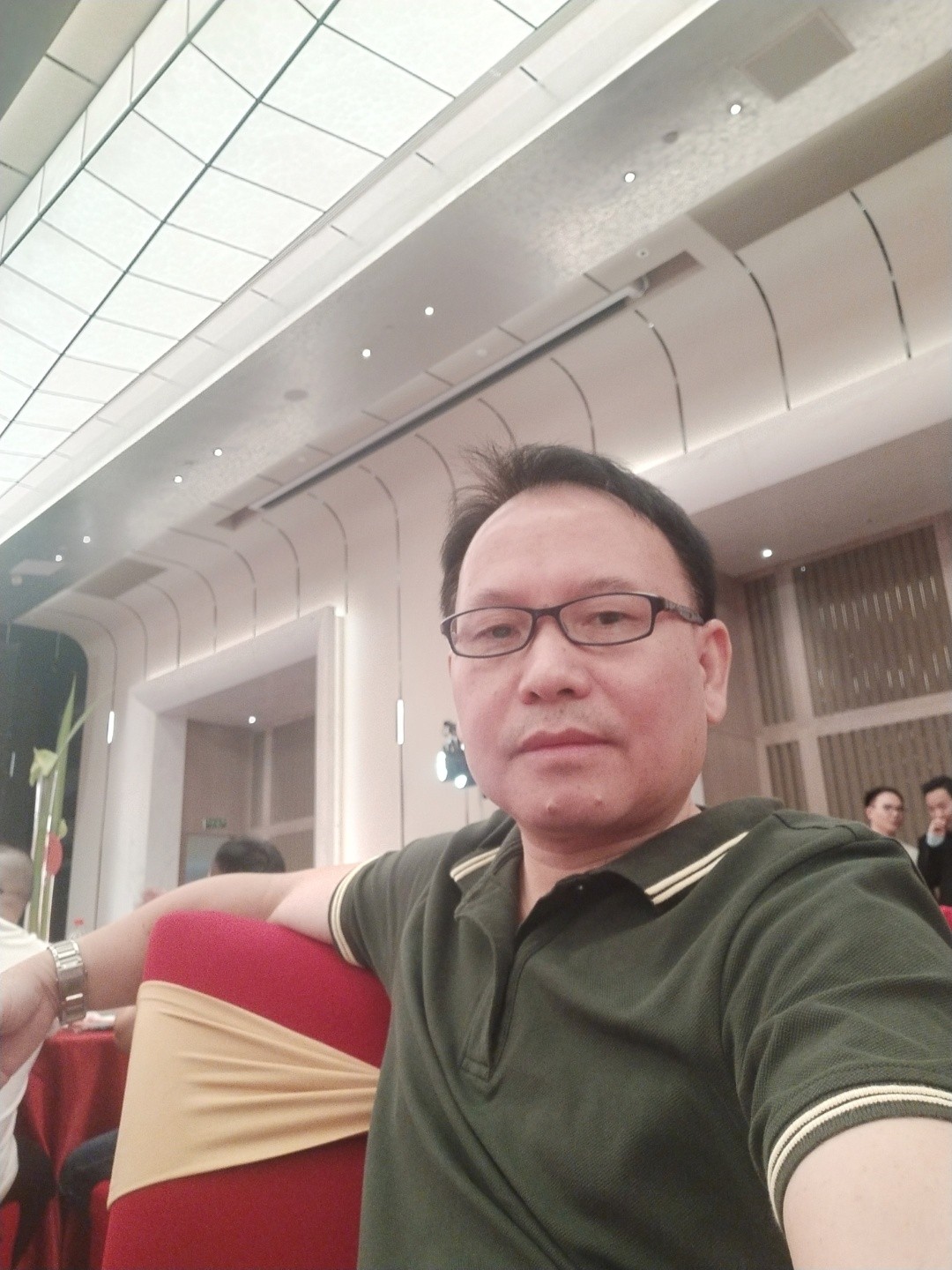 港湾里的小船的照片