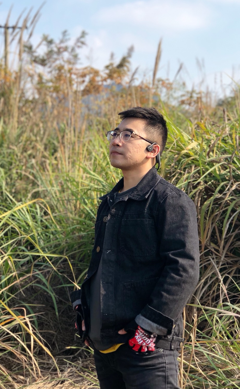 向前迈步的照片