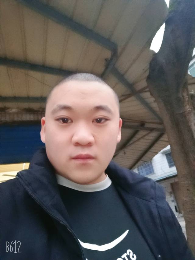 俏皮蹙眉铃铛的照片