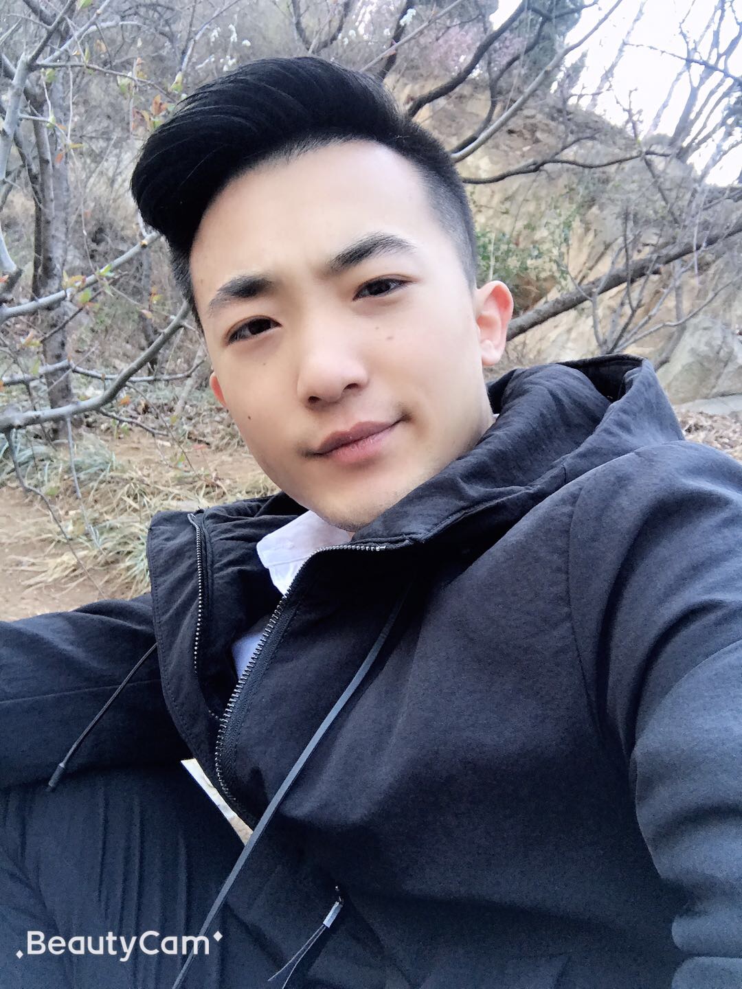 两个人一段路程的照片