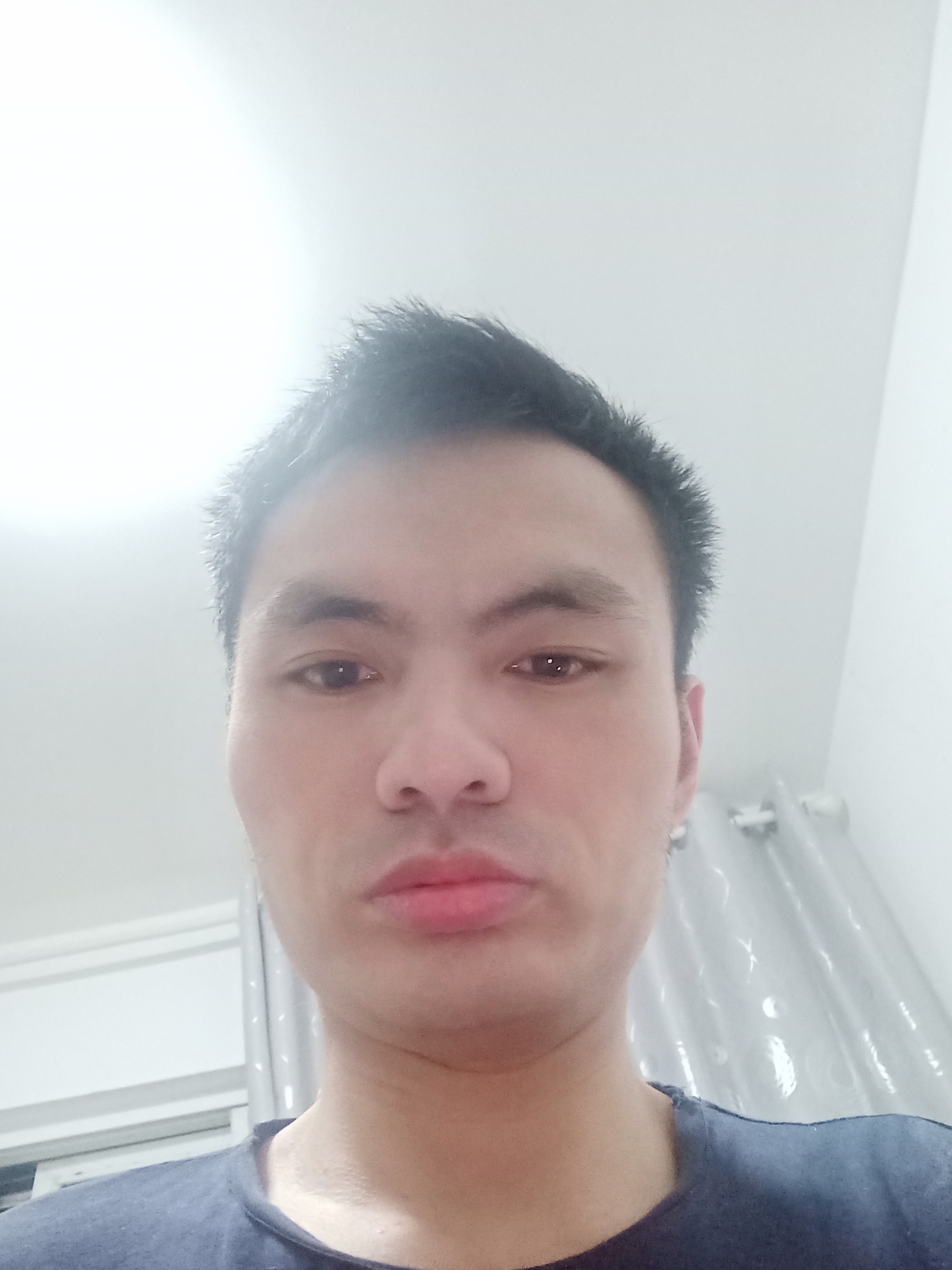 哥哥喜欢旅游的照片