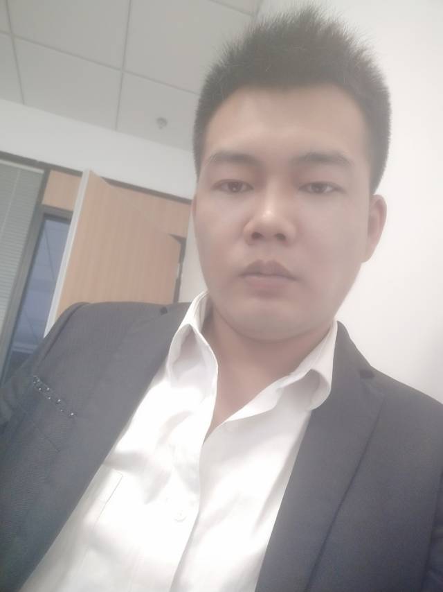 黑色玫瑰花瓣的照片