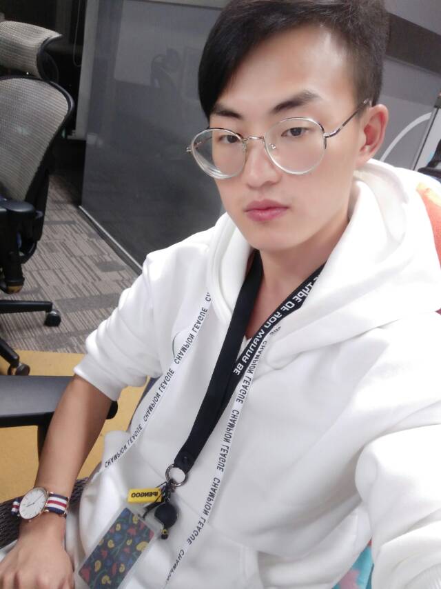 MC骑毛的驴的照片