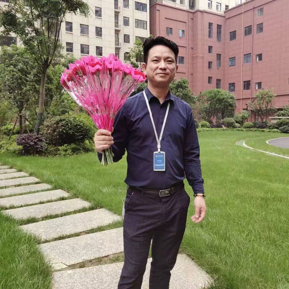 龙芳建的照片