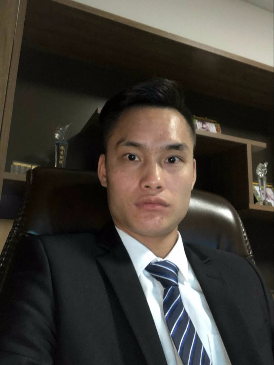 韦必景的照片