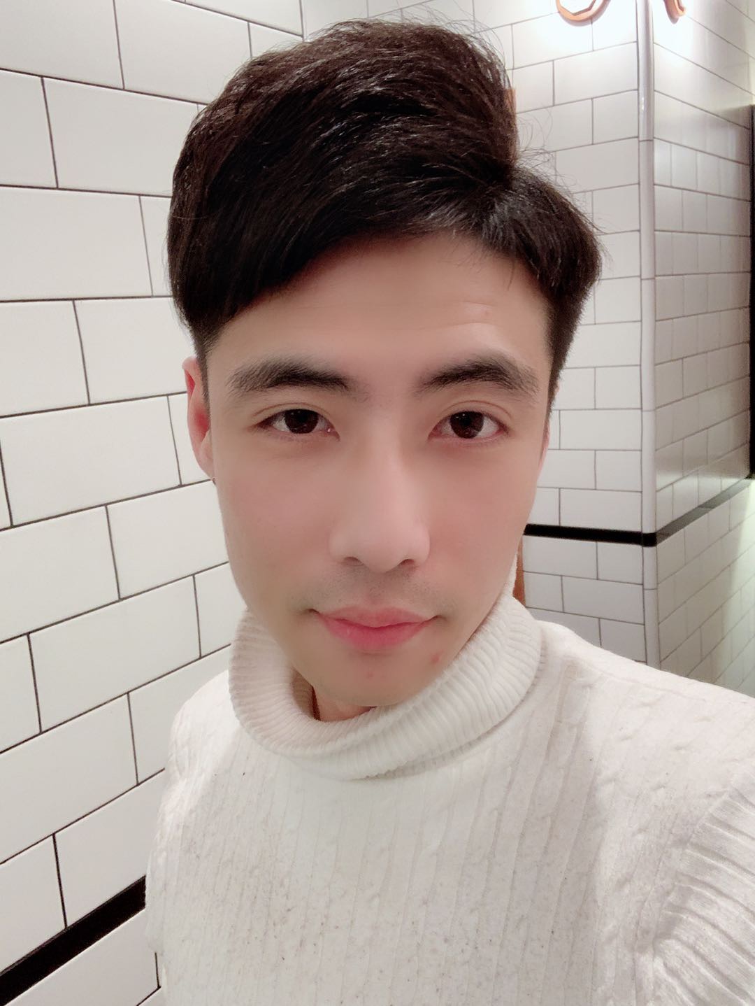 侧颜男神的照片
