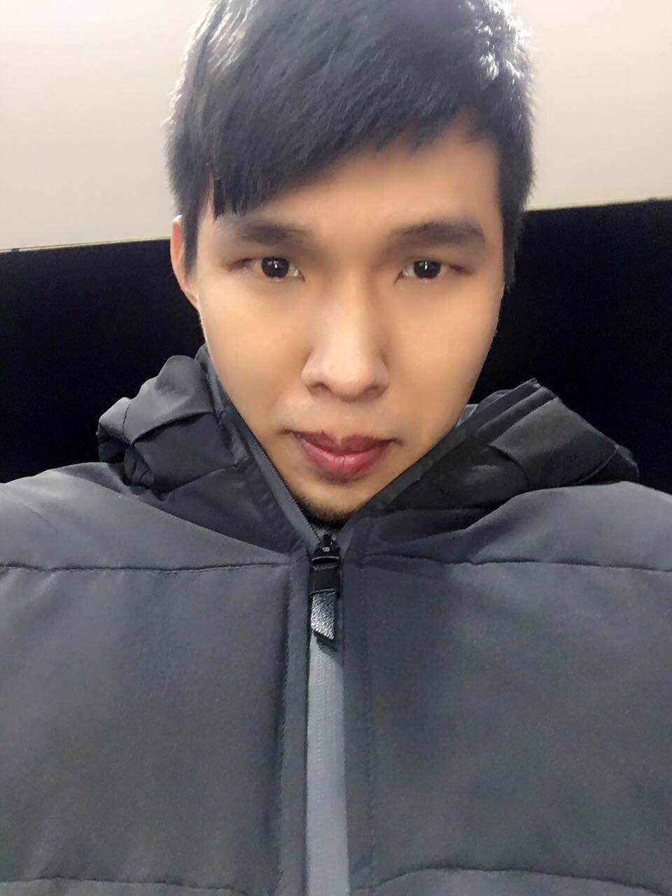 小眼有神的照片