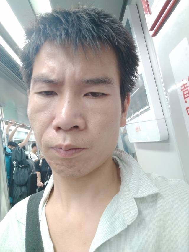 眼睛泪了暴躁的照片