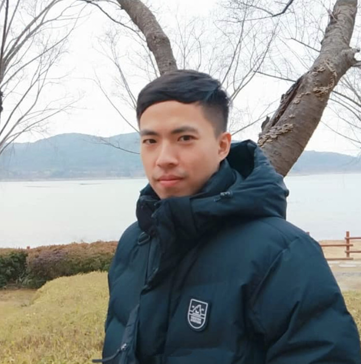 微笑等待晴天的照片
