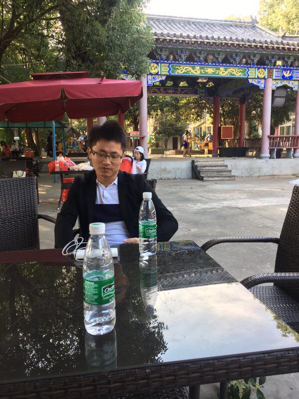 你还要眷顾着谁的照片