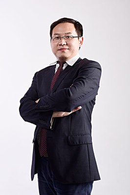 坎坎坷坷男的照片