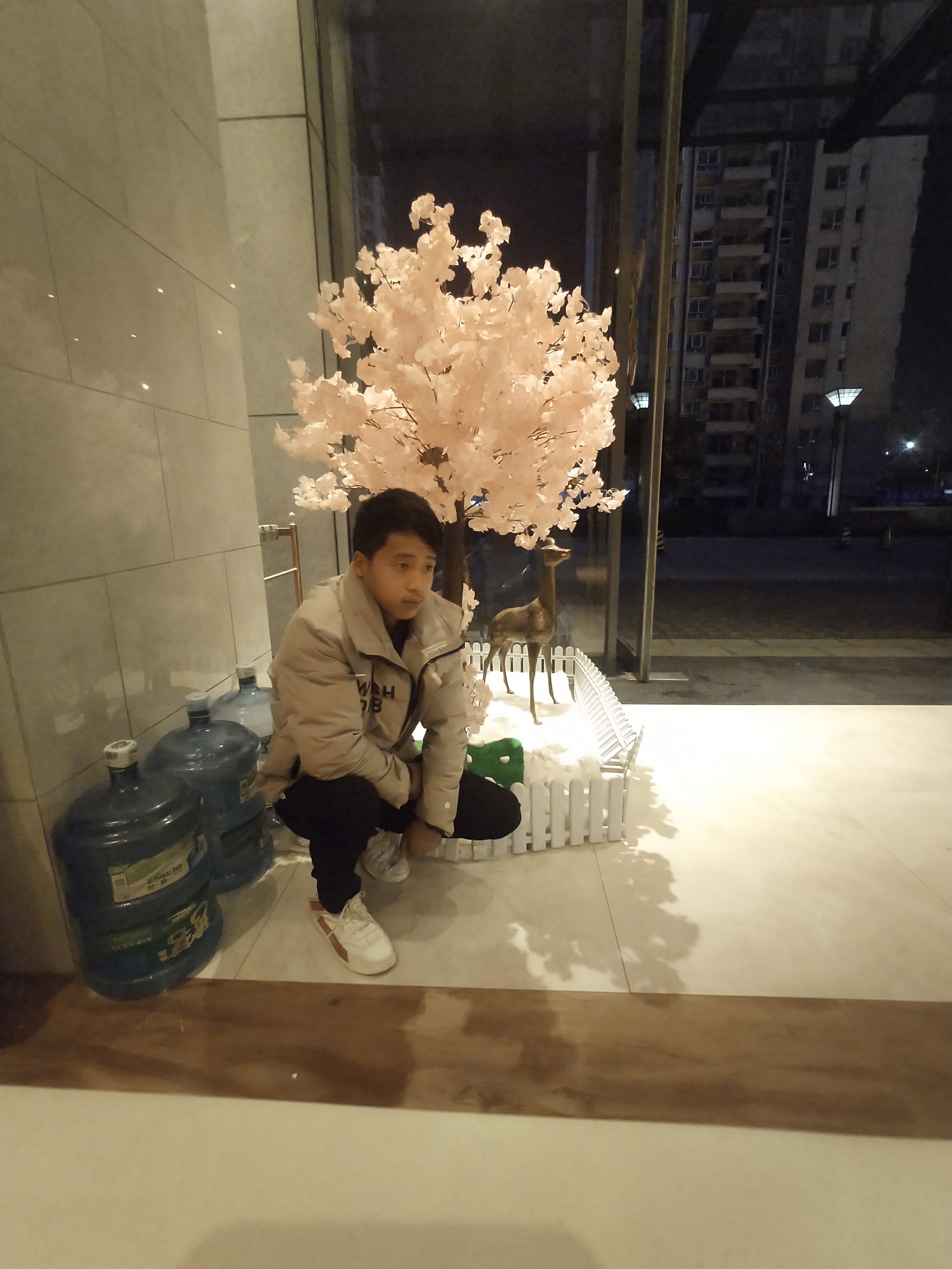 康巴汉子的男孩的照片